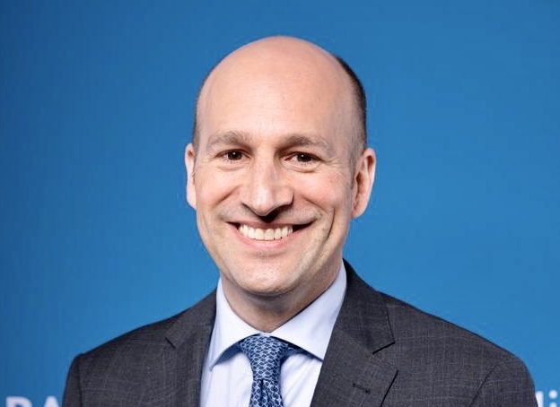 Dr. Sebastian Gradinger